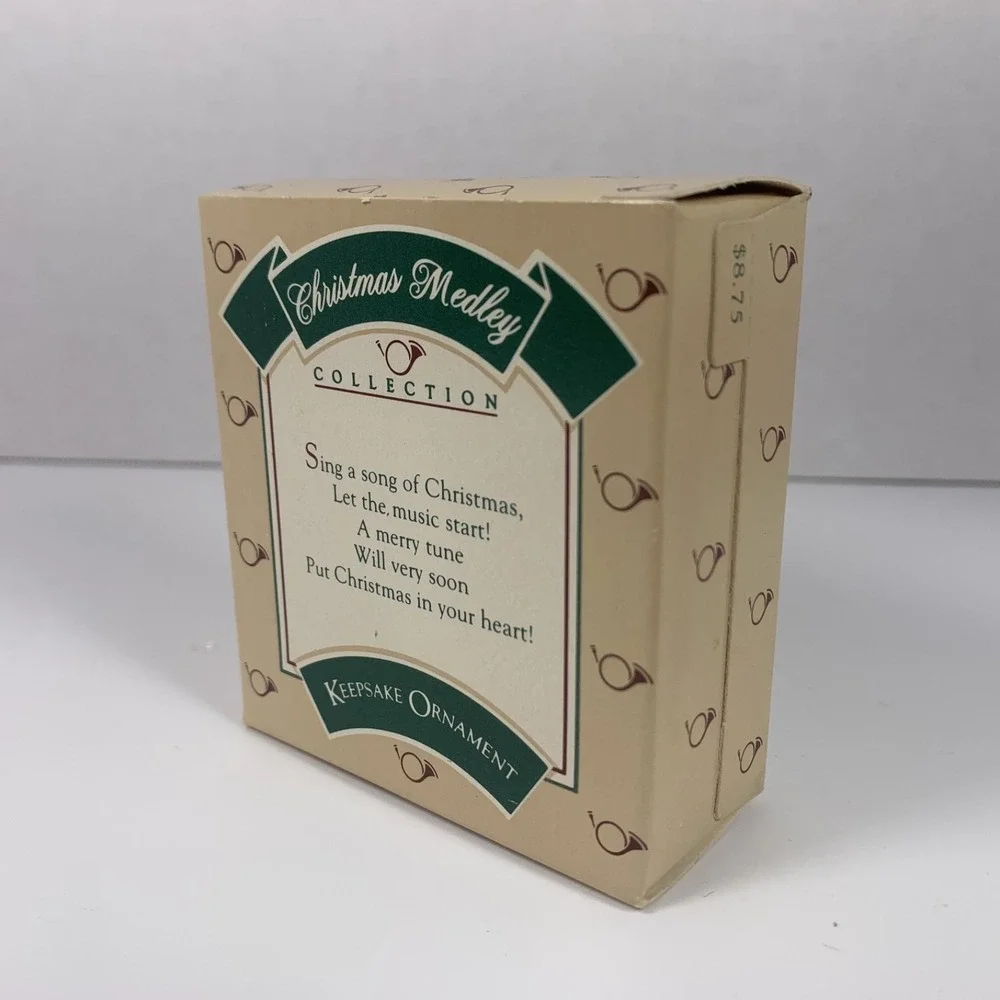Hallmark 1986 Vintage Keepsake Ornament‎ Festive Treble Clef Music